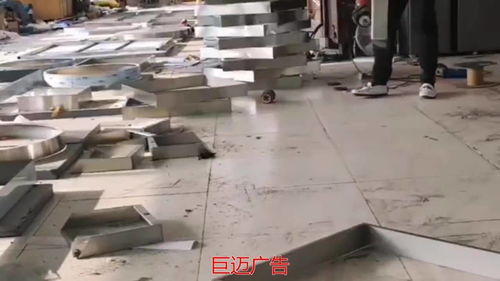 巨邁廣告 以創新制造驅動品牌視覺革命，打造千層鏡、深淵鏡與霓虹燈的藝術工廠